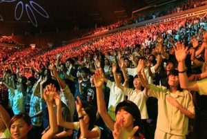 charismatic-pentecostal-worship-city-harvest-church-singapore-large